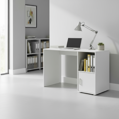Bureau blanc avec bibliothèque intégrée