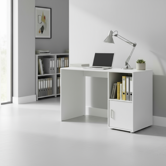 Bureau blanc avec bibliothèque intégrée